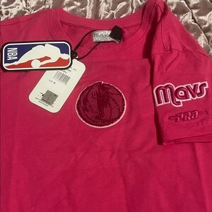 NBA Mavs Pink Tee with Logo size M Girls